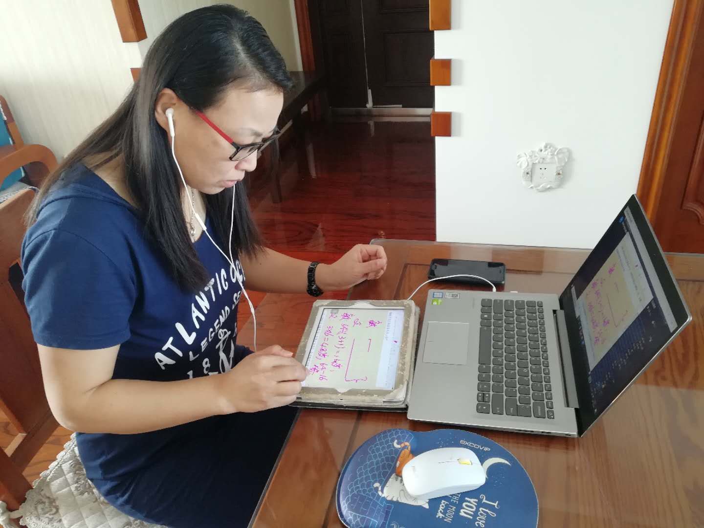 说明: C:\Users\Administrator\Desktop\三八节新闻稿所用素材\李朝红1.jpg