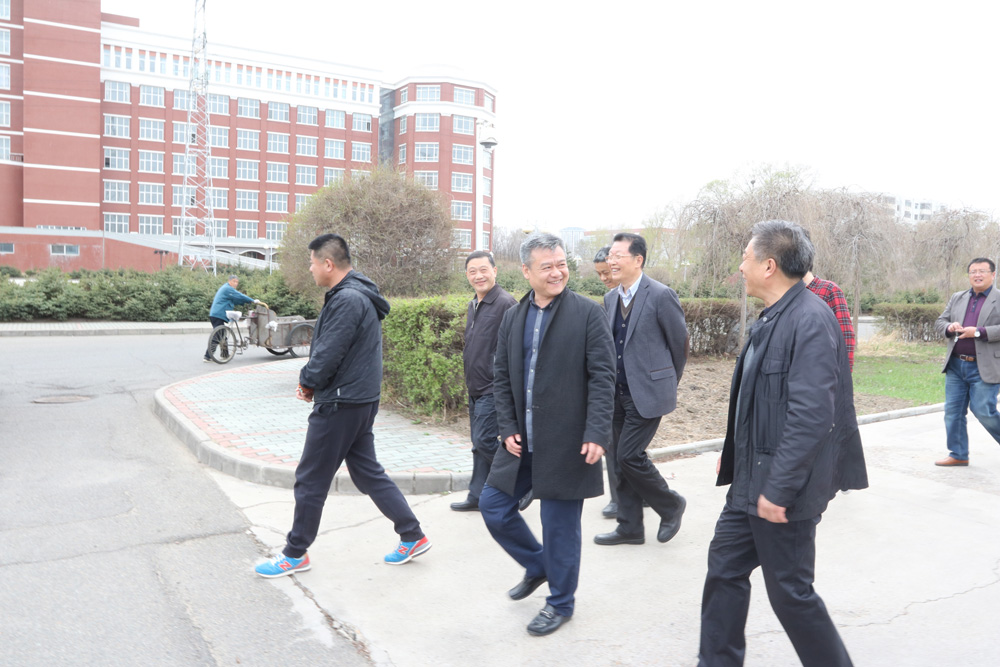 著名玉雕大师孙永先生莅临我校指导工作