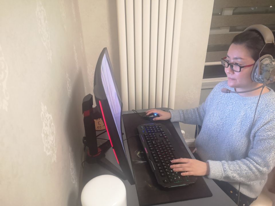 说明: C:\Users\Administrator\Desktop\三八节新闻稿所用素材\马妍授课照片.jpg