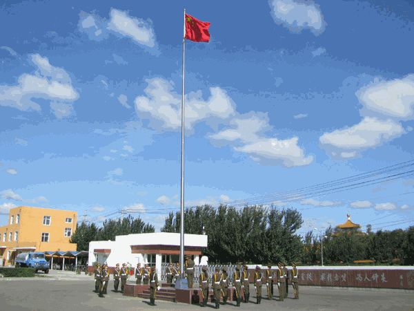 各位新生表示热烈的欢迎与祝贺,并对65447部队的全体官兵表示衷心感谢