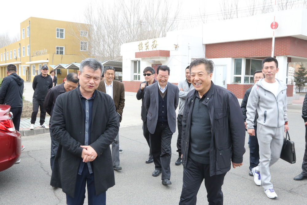 著名玉雕大师孙永先生莅临我校指导工作